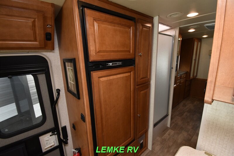 2018 Winnebago Vista 30T   - Photo 12 - Rocklin, CA 95677