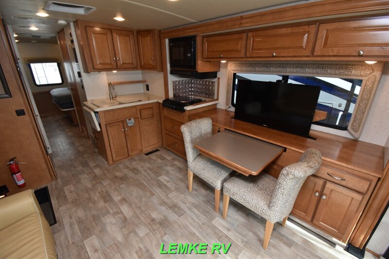2018 Winnebago Vista 30T   - Photo 21 - Rocklin, CA 95677