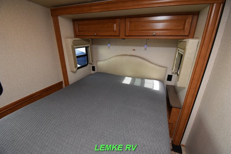 2018 Winnebago Vista 30T   - Photo 17 - Rocklin, CA 95677