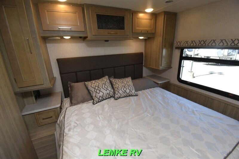 2019 Coachmen Mirada 29FW   - Photo 16 - Rocklin, CA 95677