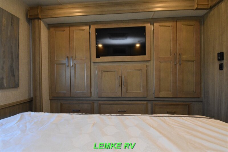 2019 Coachmen Mirada 29FW   - Photo 24 - Rocklin, CA 95677