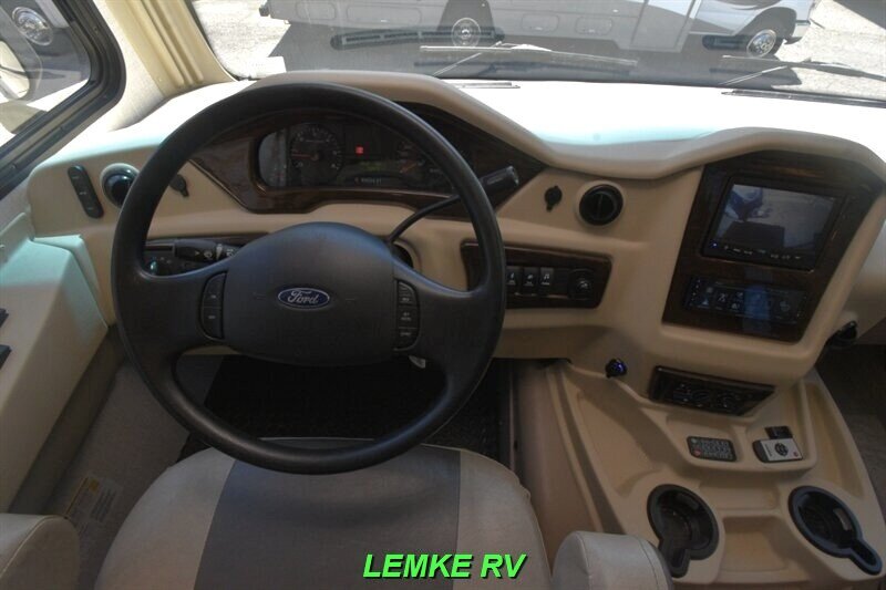 2019 Coachmen Mirada 29FW   - Photo 25 - Rocklin, CA 95677