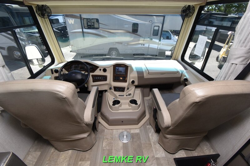 2019 Coachmen Mirada 29FW   - Photo 25 - Rocklin, CA 95677