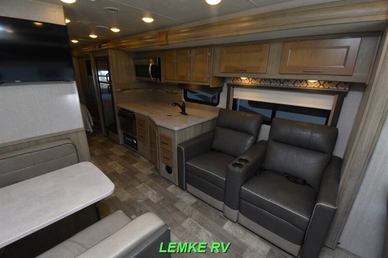 2019 Coachmen Mirada 29FW   - Photo 10 - Rocklin, CA 95677