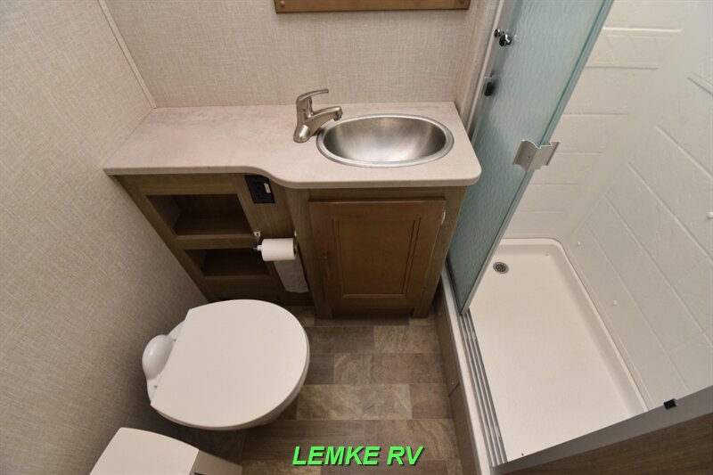 2019 Coachmen Mirada 29FW   - Photo 17 - Rocklin, CA 95677