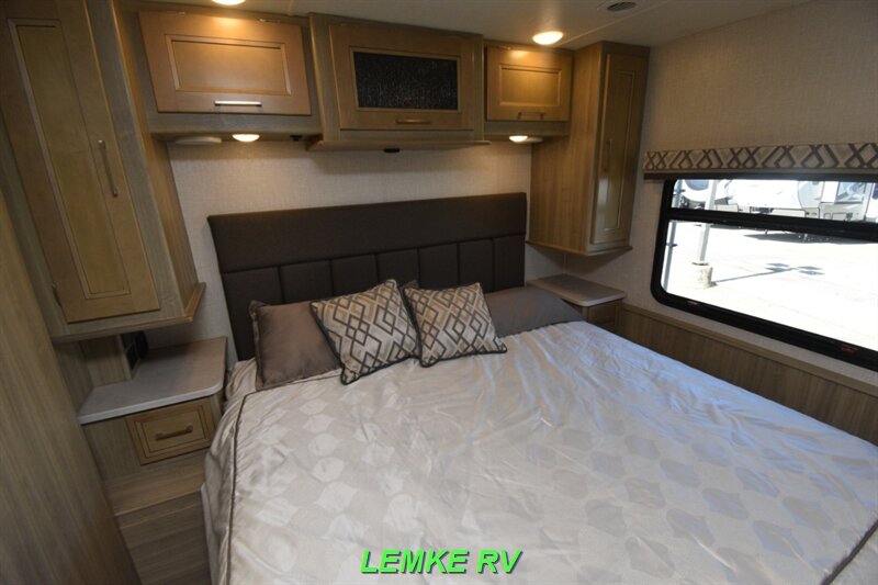 2019 Coachmen Mirada 29FW   - Photo 22 - Rocklin, CA 95677