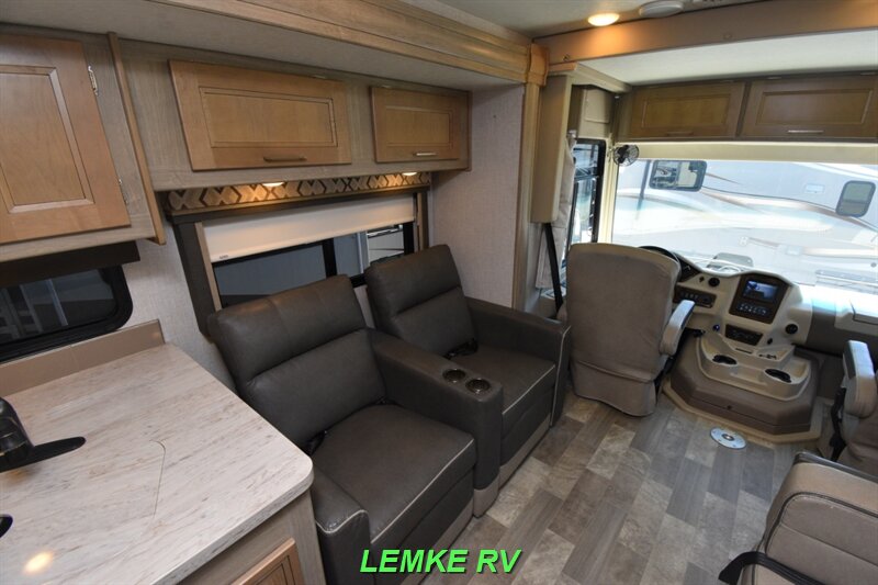 2019 Coachmen Mirada 29FW   - Photo 16 - Rocklin, CA 95677