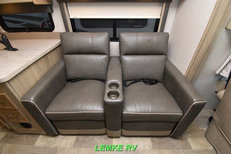 2019 Coachmen Mirada 29FW   - Photo 21 - Rocklin, CA 95677