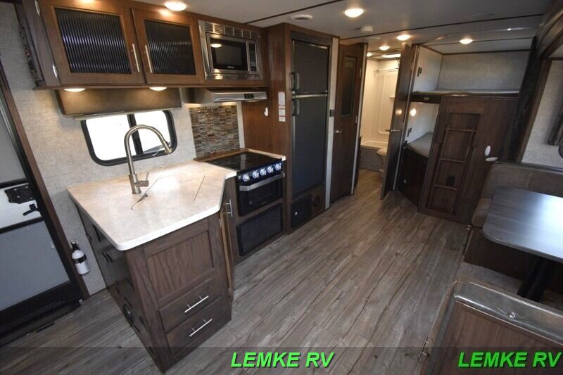 2019 Forest River Cherokee Alpha Wolf 26DBH-L   - Photo 13 - Rocklin, CA 95677