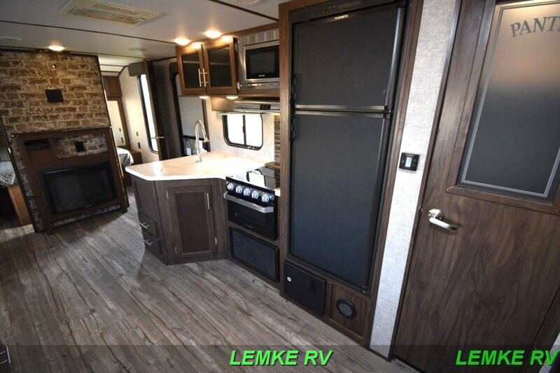 2019 Forest River Cherokee Alpha Wolf 26DBH-L   - Photo 14 - Rocklin, CA 95677