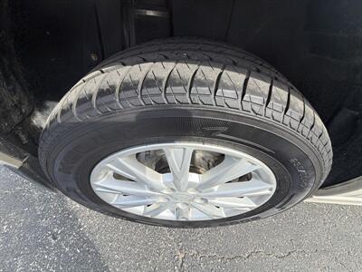 2011 Buick Lucerne CXL   - Photo 14 - Lannon, WI 53046