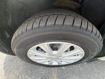 2011 Buick Lucerne CXL   - Photo 15 - Lannon, WI 53046