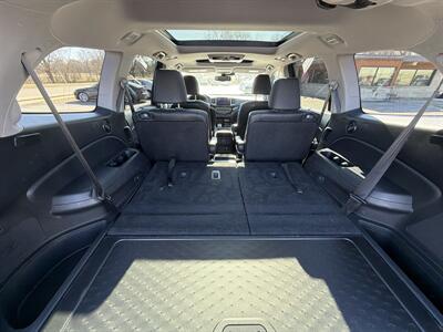 2017 Honda Pilot Elite   - Photo 12 - Lannon, WI 53046