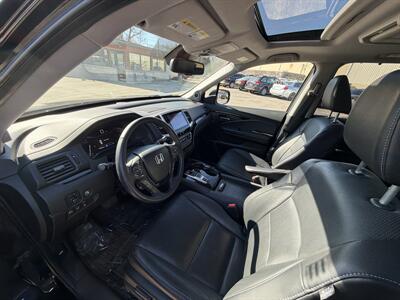 2017 Honda Pilot Elite   - Photo 9 - Lannon, WI 53046