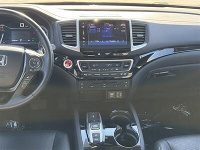 2017 Honda Pilot Elite   - Photo 20 - Lannon, WI 53046