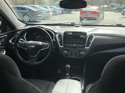 2017 Chevrolet Malibu LT - Photo 14 - Lannon, WI 53046