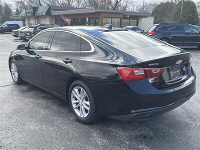 2017 Chevrolet Malibu LT - Photo 5 - Lannon, WI 53046
