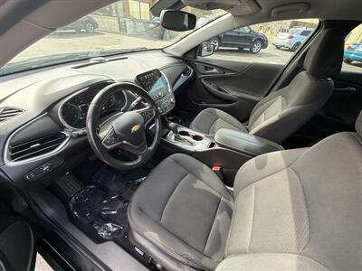 2017 Chevrolet Malibu LT - Photo 9 - Lannon, WI 53046