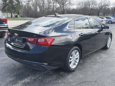 2017 Chevrolet Malibu LT - Photo 7 - Lannon, WI 53046