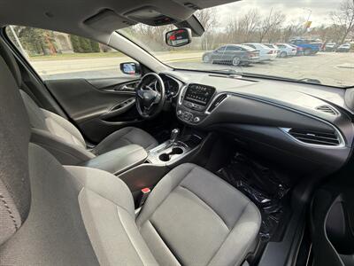 2017 Chevrolet Malibu LT - Photo 13 - Lannon, WI 53046