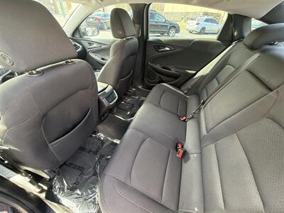 2017 Chevrolet Malibu LT - Photo 10 - Lannon, WI 53046