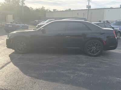2020 Chrysler 300 Touring   - Photo 4 - Lannon, WI 53046