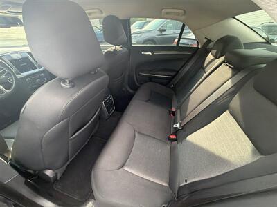 2020 Chrysler 300 Touring   - Photo 10 - Lannon, WI 53046