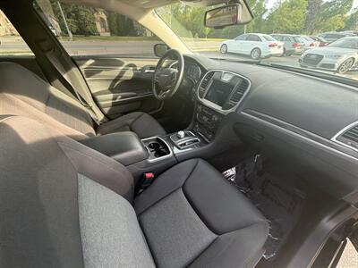 2020 Chrysler 300 Touring   - Photo 13 - Lannon, WI 53046