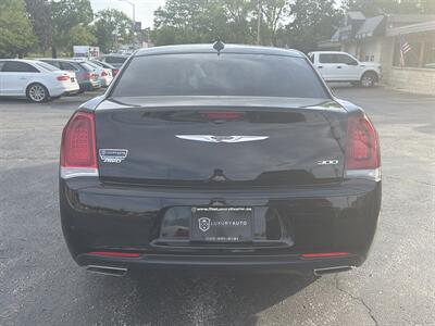 2020 Chrysler 300 Touring   - Photo 5 - Lannon, WI 53046