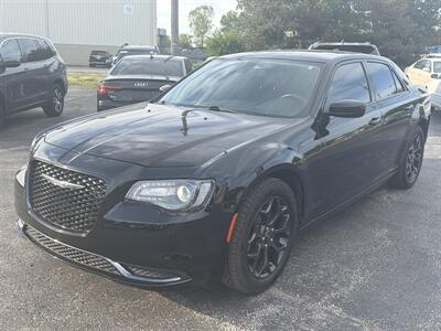 2020 Chrysler 300 Touring   - Photo 3 - Lannon, WI 53046