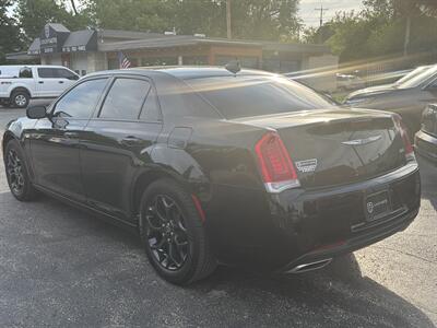 2020 Chrysler 300 Touring   - Photo 6 - Lannon, WI 53046