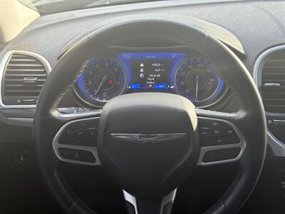 2020 Chrysler 300 Touring   - Photo 16 - Lannon, WI 53046