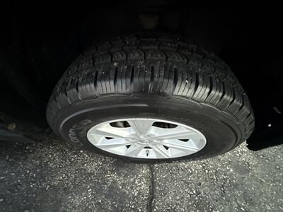 2013 Toyota Highlander 4WD V6   - Photo 18 - Lannon, WI 53046