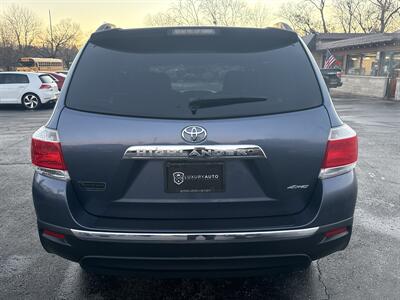 2013 Toyota Highlander 4WD V6   - Photo 5 - Lannon, WI 53046