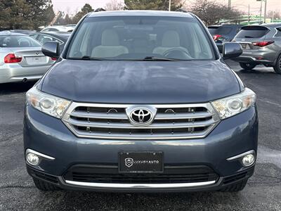 2013 Toyota Highlander 4WD V6   - Photo 2 - Lannon, WI 53046