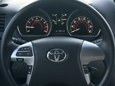 2013 Toyota Highlander 4WD V6   - Photo 15 - Lannon, WI 53046