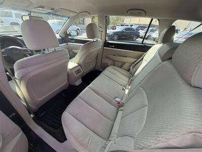 2012 Subaru Outback 2.5i   - Photo 10 - Lannon, WI 53046