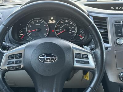 2013 Subaru Outback 2.5i Premium   - Photo 16 - Lannon, WI 53046