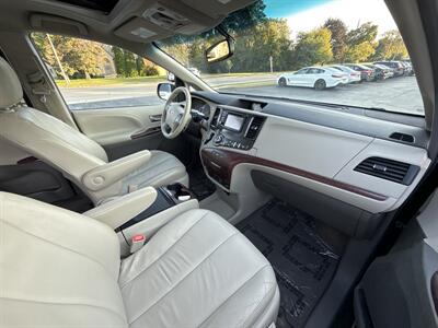 2013 Toyota Sienna XLE 7-Passenger   - Photo 14 - Lannon, WI 53046