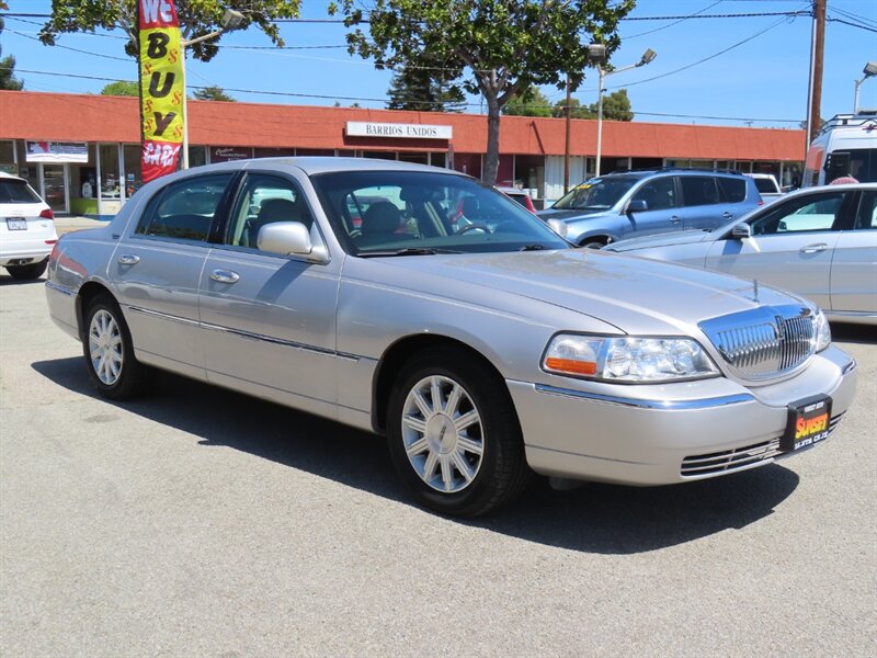 2010 Lincoln Town Car Signature Limited  