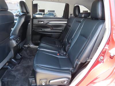2017 Toyota Highlander XLE   - Photo 32 - Santa Cruz, CA 95062