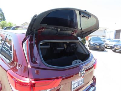 2017 Toyota Highlander XLE   - Photo 47 - Santa Cruz, CA 95062