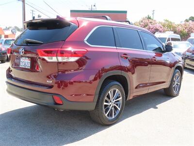 2017 Toyota Highlander XLE   - Photo 4 - Santa Cruz, CA 95062