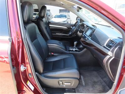 2017 Toyota Highlander XLE   - Photo 23 - Santa Cruz, CA 95062