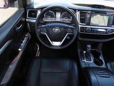2017 Toyota Highlander XLE   - Photo 7 - Santa Cruz, CA 95062