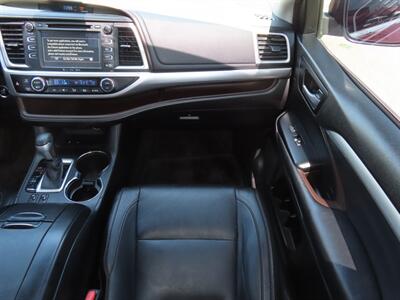 2017 Toyota Highlander XLE   - Photo 24 - Santa Cruz, CA 95062