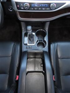 2017 Toyota Highlander XLE   - Photo 18 - Santa Cruz, CA 95062