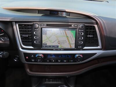 2017 Toyota Highlander XLE   - Photo 17 - Santa Cruz, CA 95062