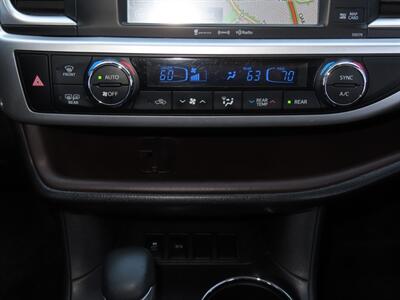 2017 Toyota Highlander XLE   - Photo 26 - Santa Cruz, CA 95062