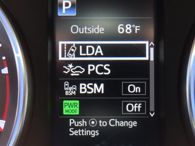 2017 Toyota Highlander XLE   - Photo 12 - Santa Cruz, CA 95062